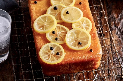 Double lemon, gin and tonic cake